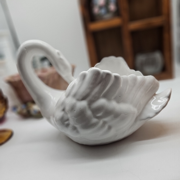 White swan planter - Picture 5 of 6